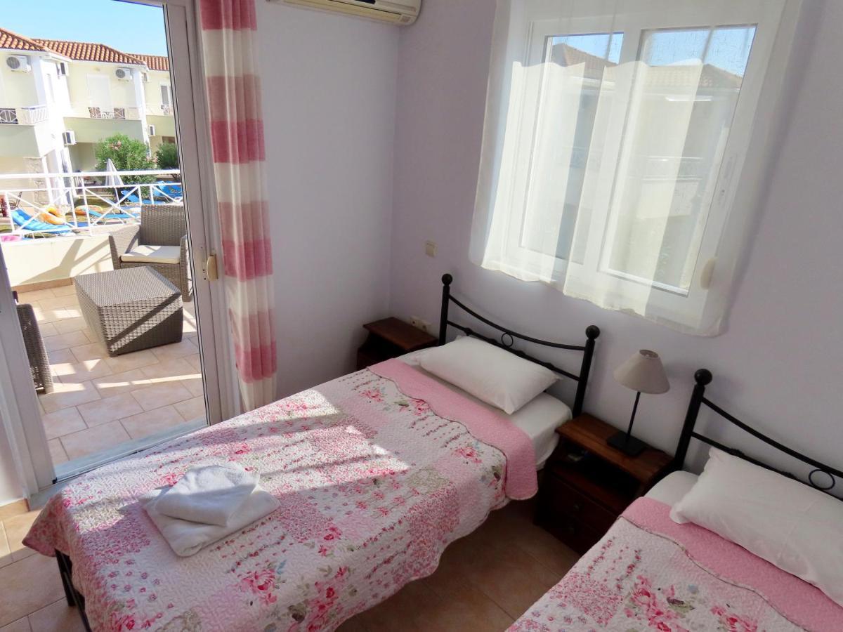 Phoebes Place At Kalamaki Court, 2 Bedroom Villa With A Shared Pool Екстериор снимка