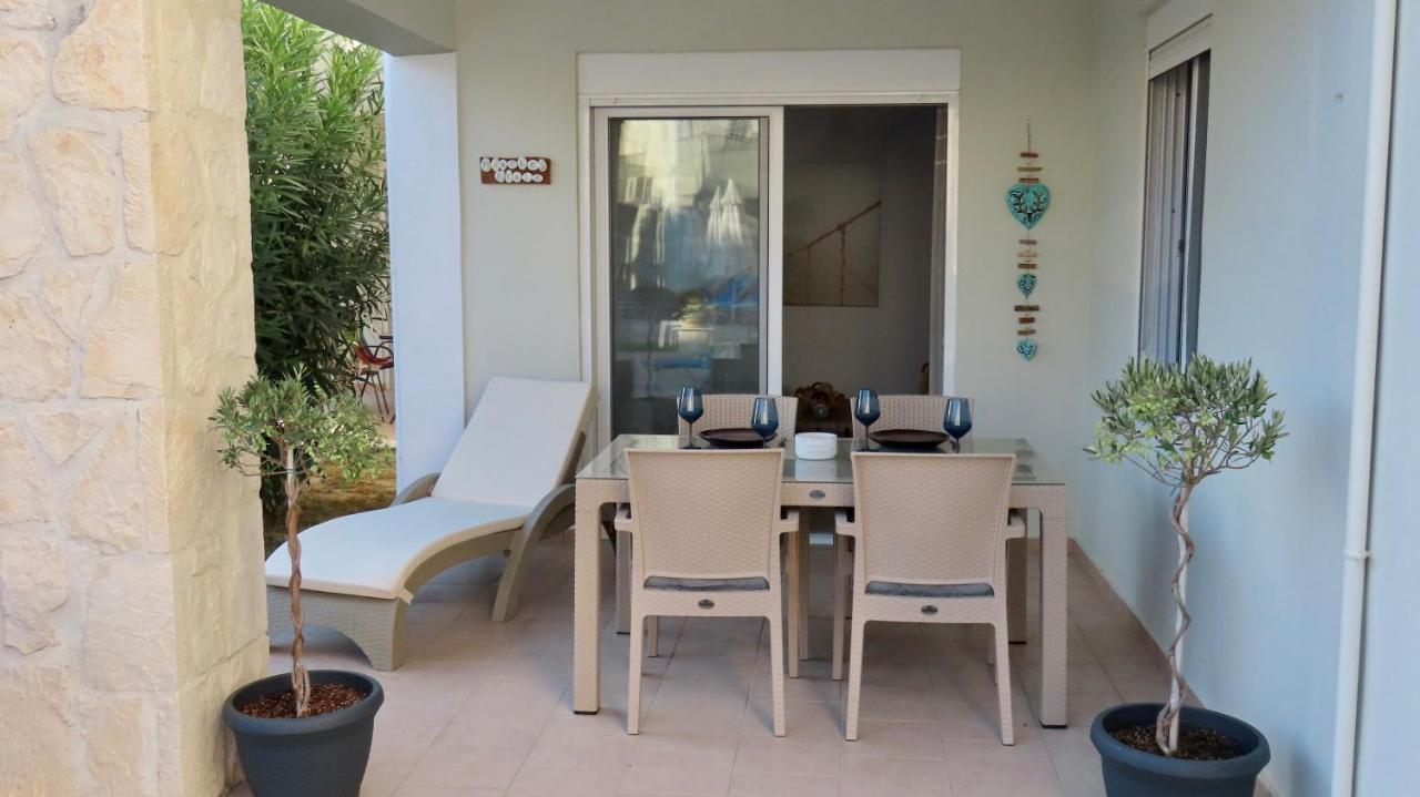 Phoebes Place At Kalamaki Court, 2 Bedroom Villa With A Shared Pool Екстериор снимка