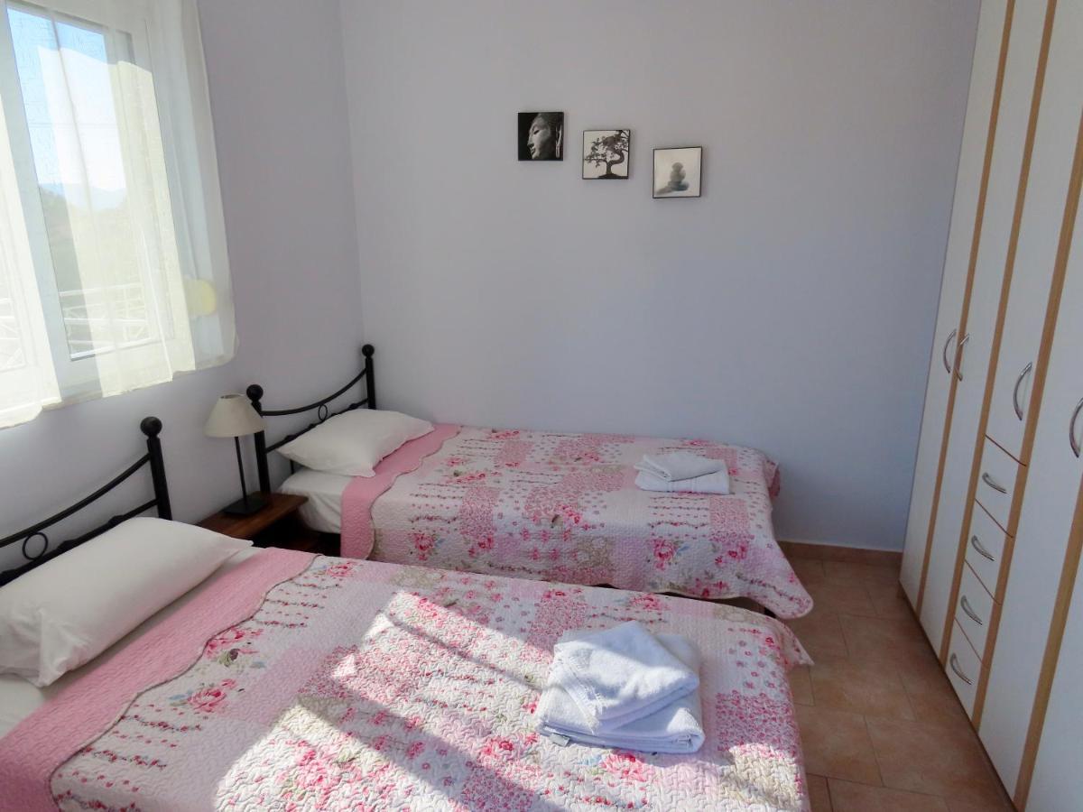 Phoebes Place At Kalamaki Court, 2 Bedroom Villa With A Shared Pool Екстериор снимка